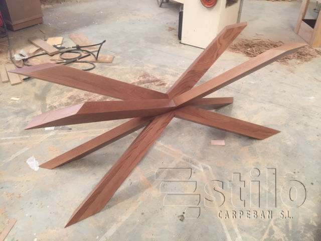 Mesa de salón realizada en madera de roble, Carpeban Stilo somos profesionales de la madera en Salamanca